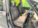 運転席シート廻りは使用感も少なく、良好な状態となっています。前オーナー様が丁寧に使っていたことがよくわかりますね。