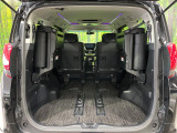 後席を格納すると、これだけの広さが!シーンに合わせたシートアレンジで、大きな荷物も積むことが出来ます♪