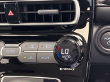 オートエアコンは温度を設定するだけで、自動で風量などを設定してくれます。運転しながら操作も必要ないので、安全性も向上します。