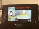ディスプレイオーディオやカーナビは、現代のドライブにおいて欠かせない装備のひとつです。初めての場所でも迷いにくく、快適なルート案内で運転をサポートします。移動中のエンターテインメント性も高まります。