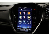 車両やエアコンの設定、STARLINK、テレビ、ラジオなど色々な機能を内蔵。タッチパネルでスマートに操作できます。