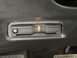 ハンドルの左下にETCがついています。高速道路の料金所の通過も楽々です。 カードの取り出しもしやすい場所についています。