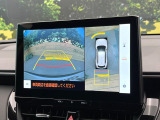 【パノラミックビューモニター】専用のカメラにより、上から見下ろしたような視点で360度クルマの周囲を確認することができます☆死角部分も確認しやすく、狭い場所での切り返しや駐車もスムーズに行えます。