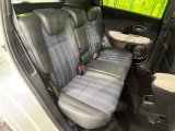 後部座席も気になるようなキズ・汚れやへたり等、大きなダメージはなく、良好な状態です。