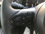 【ステアリングスイッチ】ステアリングを握ったままオーディオ等がコントロール出来ますので、利便性だけでなく事故防止にも繋がります。