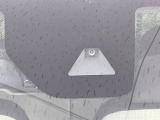 【エマージェンシーブレーキ】走行中に前方の車両等を認識し、衝突しそうな時は警報とブレーキで衝突回避と被害軽減をアシスト。より安全にドライブをお楽しみいただけます。