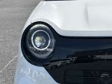 LEDヘッドライトは、点灯の瞬間から最大光量を発揮し、突然暗くなるトンネルなどでの安定感を高めます。