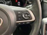 前方の車との車間を設定し、スピードを上げたり緩めたりを自動で行ってくれる追尾式の「レーダークルーズ」。上級装備の一つです!高級車にしかつかない嬉しい機能です。