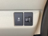 ハンドルの右側にはヘッドライトレベライザーとVSA(ABS+TCS+横滑り抑制)の解除スイッチがついています。ヘッドライトレベライザーは道路状況や積荷の加重に応じてライトの高さを調節できます。