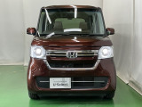 LEDヘッドライトを装備しています。LEDヘッドライトはとても明るく、雨の日や夜間走行も安全・安心です。オートライトコントロール付きで周囲の明るさに応じて自動で点灯・消灯します
