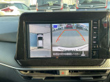 【アラウンドビューモニター】周囲を見渡せる映像で、スムースな駐車をサポートします