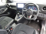ぜひ展示車の運転席に座ってみてください。