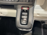 エレクトリックギアセレクターというボタン式の操作が採用されています。これにより、従来のシフトレバーではなく、ボタンでシフト操作を行います。