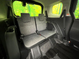 3列目シートはもちろん状態良好☆大人でもゆったりと座って頂けますので、大人数でのお出かけもラクラクです♪ご家族で、気の知れた仲間で、ドライブに行くのが楽しみですね♪