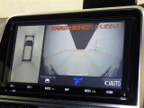 【フロントカメラ】運転席に座った状態で死角になりやすいクルマの前の様子まで確認でき安全ですね♪