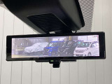 【インテリジェント ルームミラー】車両後方のカメラ映像をミラー面に映し出すので、車内の状況や、天候などに影響されずいつでもクリアな後方視界が得られます!