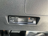 高速道路で便利な【ETC2.0】を装備しています。光ビーコン搭載で渋滞情報などナビゲーションと連動することで機能も充実いたします。他、観光施設に立ち寄るための高速料金割引サービス等もございます。