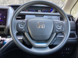 ステアリング右側にはホンダセンシングの設定スイッチ左側にはオーディオスイッチが配置されています