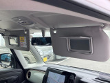 運転席と助手席にはミラー付きサンバイザーを装備☆
