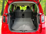 普段のお買い物や通勤、送迎等に十分な荷室スペースを確保しております。セカンドシートを倒すと、大きな荷物の積載も可能です♪
