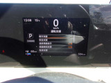 【コンビネーションメーター】メーターの中央は液晶表示で燃費計も表示可能です。安全装置等の設定をメータ内で確認できます。