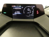 とっても見やすいメーターです。夜間時はラグジュアリーな気分にさせてくれる照明が魅力ですので、夜のドライブも楽しみになりますよ♪