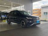 幅広いフロントガラスはフォルクスワーゲンの特徴となっており、運転される方が最大限ストレス無く走行出来るように設計しております。