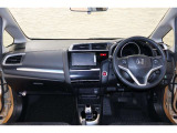 操作性に優れた運転席となります!小物入れや各ボタンの配置にこだわり、使いやすいです!座り心地もよく視認性も良好なのでロングドライブもお任せ下さい!