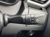 【オートライト】周りの明るさに応じて自動でヘッドライトの点灯・消灯ができる機能です!ライトの付け忘れ・消し忘れなどが無くなり、雨の日や夕方の走行も安心!トンネル通過時も便利ですね♪