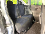 後部座席も気になるようなキズ・汚れやへたり等、大きなダメージはなく、良好な状態です。