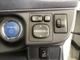 狭い駐車場で便利な電動格納ドアミラーが付いています。