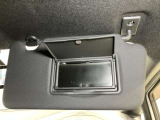 【運転席サンバイザー】鏡が付いているのでメイク直しなどにも便利★