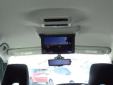 フリップダウン後席モニタ-装備!TVやDVD視聴が出来ます。快適なドライブやご旅行などに最適ですね♪