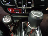 Rubiconに搭載された4&times;4システム。 セレクトラックフルタイム 4&times;4システムをベースに「4L」 のギア比を4:1低レンジにすることでよりオフロードの 走破性を向上。