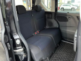 後部座席も気になるようなキズ・汚れやへたり等、大きなダメージはなく、良好な状態です。