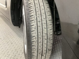 安全に走行するためには空気圧の確認をはじめ溝の深さ、ひび割れの等の点検が必要です。点検時に交換が必要と判断した場合は交換いたします。
