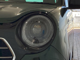 LEDヘッドライトは、点灯の瞬間から最大光量を発揮し、突然暗くなるトンネルなどでの安定感を高めます。