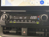 オートエアコンは温度を設定するだけで、自動で風量などを設定してくれます。運転しながら操作も必要ないので、安全性も向上します。