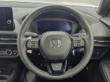 ハンドル左側には、オーディオ操作ができるオーディオリモートコントロールスイッチ。右側には、Honda SENSHINGオートクルーズコントロールスイッチ装備
