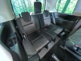3列目シートはもちろん状態良好☆大人でもゆったりと座って頂けますので、大人数でのお出かけもラクラクです♪ご家族で、気の知れた仲間で、ドライブに行くのが楽しみですね♪