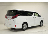 後続車から視認性の良いストップランプの配置で追突抑制になります。
