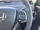 Hondaセンシングの機能のひとつ、アダプティブクルーズコントロール付!アクセルから足を離しても設定したスピードと前車との車間を保ち走行してくれます!車線維持もアシスト☆高速道路で疲労軽減ですね☆