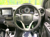 インテリアに合わせたデザインのステアリングは、運転される方のことも考え、運転しやすい形状、大きさです。是非一度、実際に触ってお確かめください。