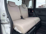 【 セカンドシート 】2列目も広々お乗りいただけます。