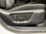 パワーシート搭載。微妙な調整が手軽にでき、ピッタリのポジションで運転することが可能です。