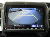 バックカメラの画像です。ガイドラインがスムースな車庫入れをサポートいたします!車庫入れの安心感がアップしますね☆