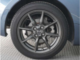 【純正アルミホイール】外観にマッチした純正アルミホイールを装着しております。スタッドレスタイヤも取扱いしております。是非ご相談ください。