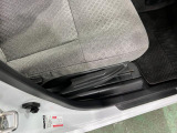 痛みの出やすい運転席シートの角、フロアマット、座面、ともに良好です
