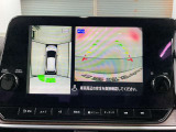 【アラウンドビューモニター】まるでクルマを真上から見ているようなアラウンドビューモニターで運転をサポート。運転席から見えにくい車の四隅や後方もモニターでしっかり見えます。