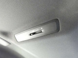 後部座席用にリヤクーラーが装備されています。暑い夏でも涼しい風で快適な空間が広がります。